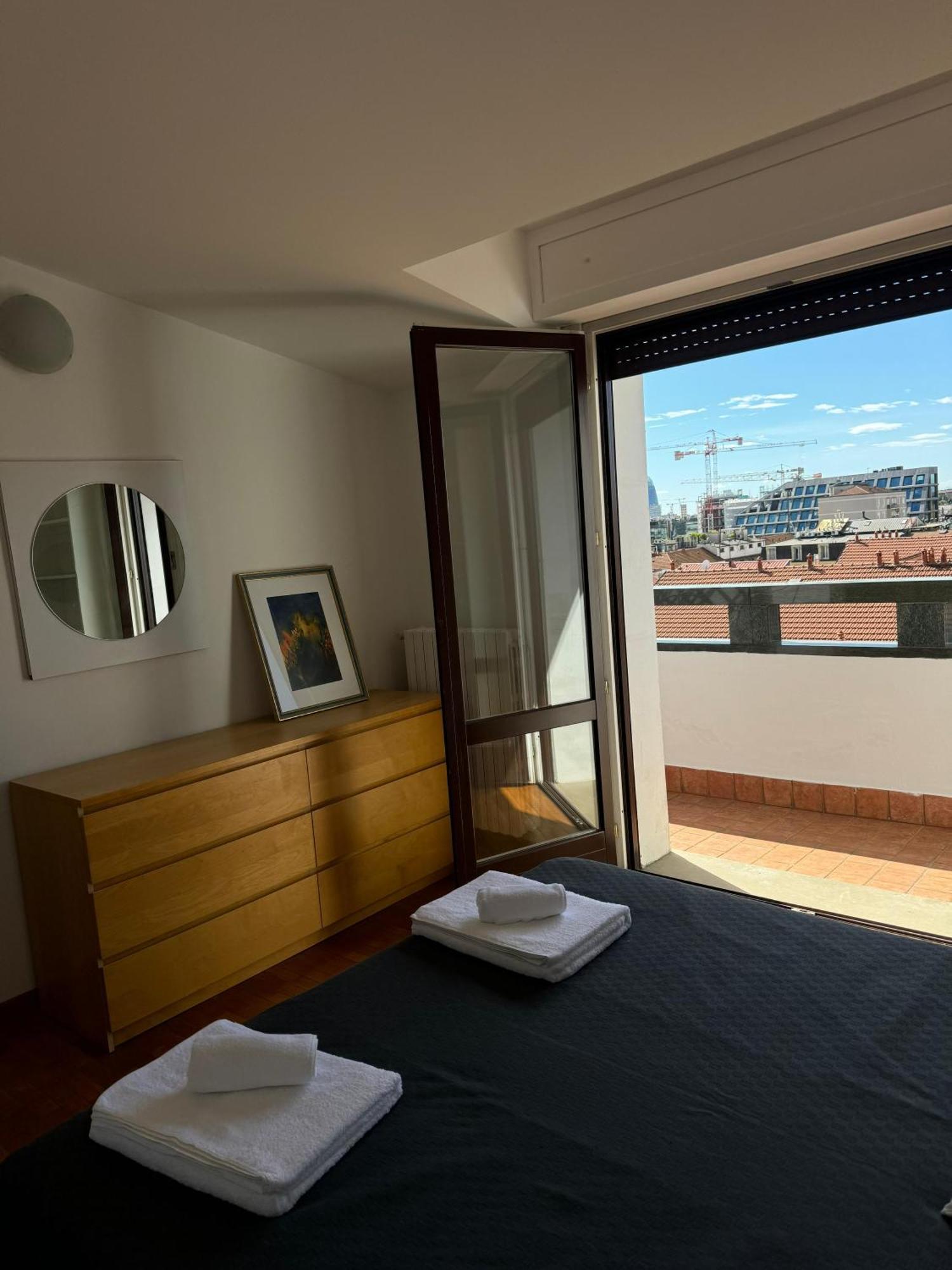 Appartamento Isola- Attico Con Balcone Milano Exteriör bild