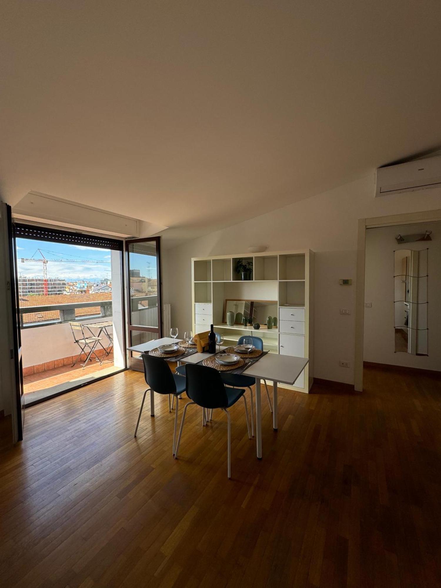 Appartamento Isola- Attico Con Balcone Milano Exteriör bild